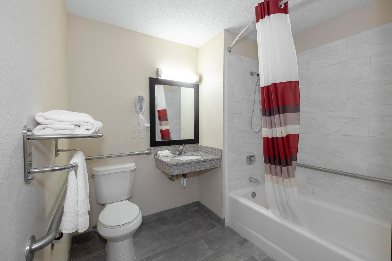 Red Roof Inn Bristol Bagian luar foto