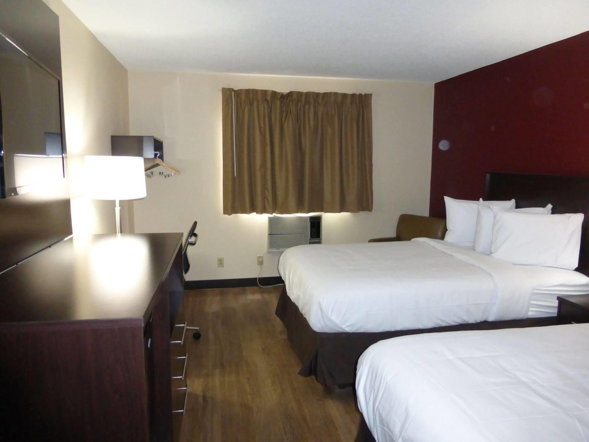 Red Roof Inn Bristol Bagian luar foto