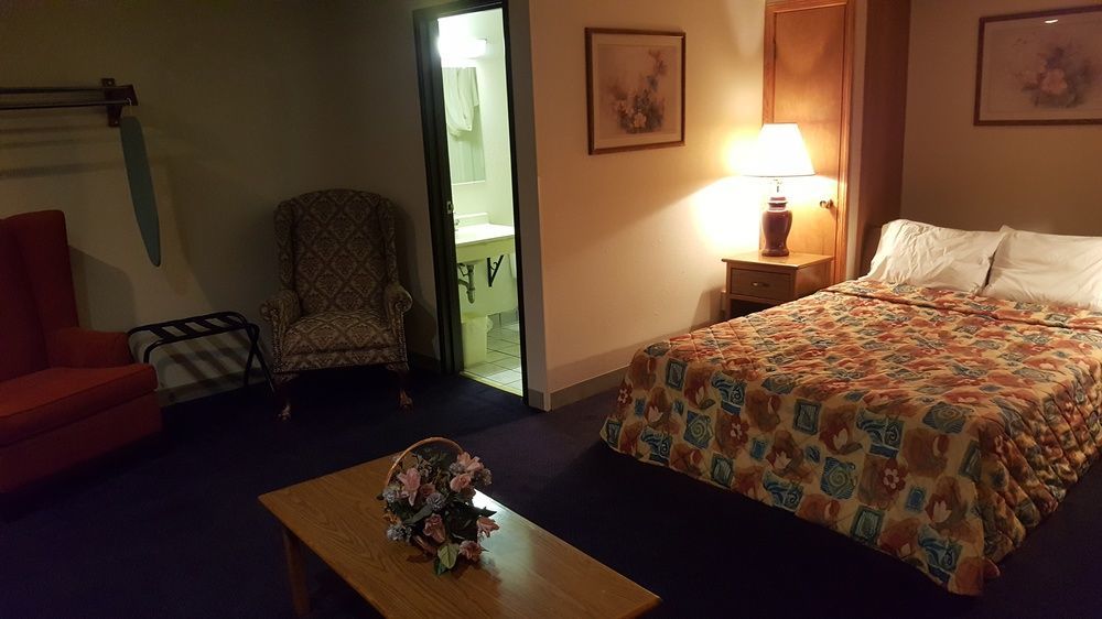 Red Roof Inn Bristol Bagian luar foto