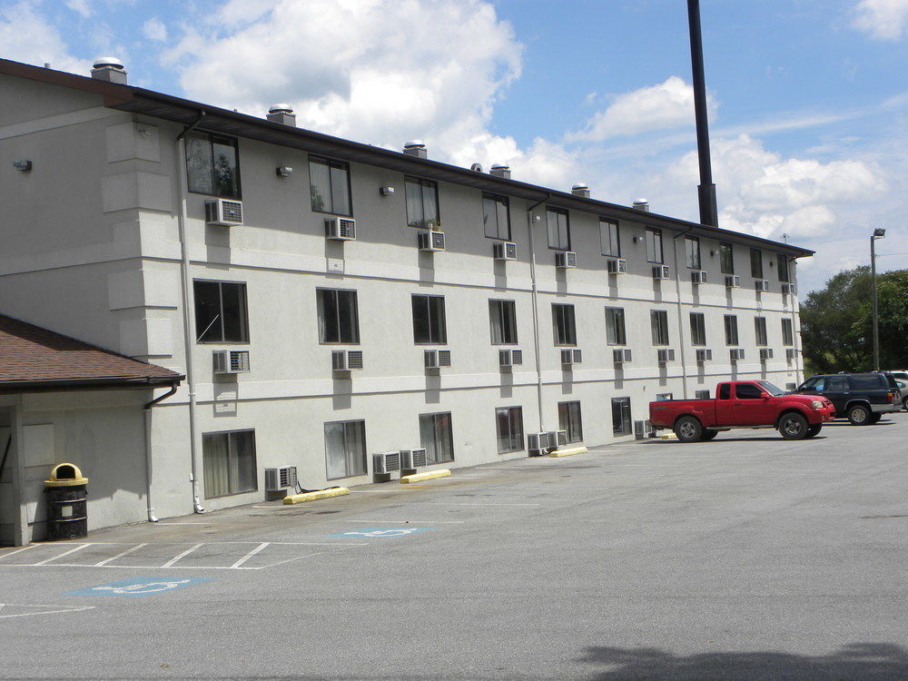 Red Roof Inn Bristol Bagian luar foto